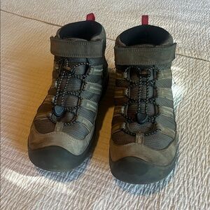 Boys Keen Ankle High Hiking boots waterproof, worn but has plenty of life.